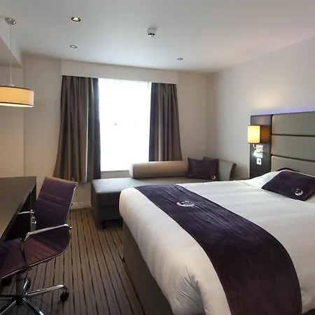 Отель Premier Inn York North 3*